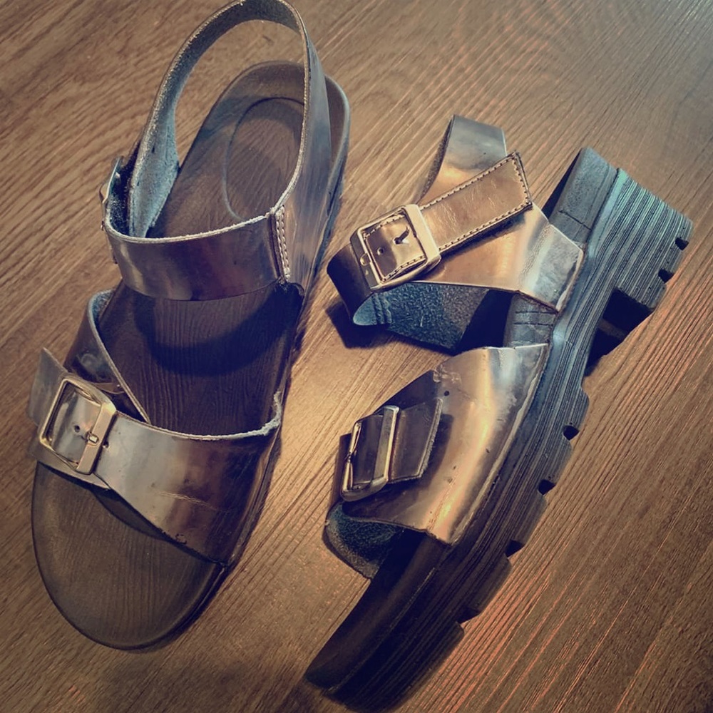 Retro block sandals